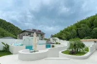 Shanye Hemu - Infinity Pools