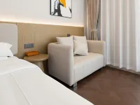 Bona Huise International Hotel (Lianghe County Government) - parking