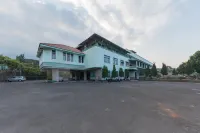 Hotel Ayong Linggarjati Kuningan Mitra RedDoorz - موقف سيارات