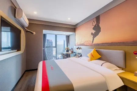 Qinhe Business Travel Hotel (Urumqi High-speed Railway Station Wanda Plaza)