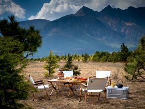 Lijiang Qinghe Snow Mountain Camping View Light Luxury Homestay