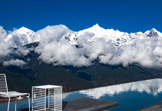 더친 원스 어폰 어 타임 인 메이리 호텔 외관 및 전경