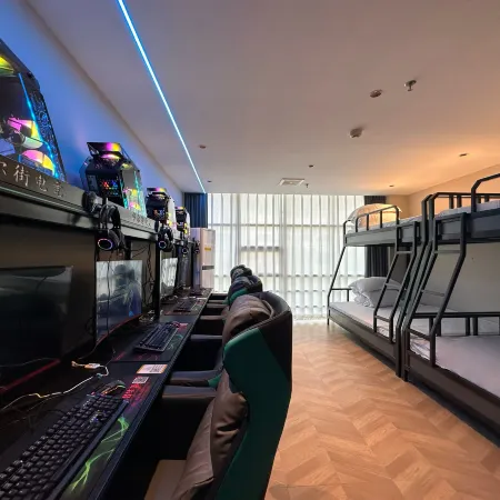 Aiwan E-sports Homestay (Wanzai Ancient City Baota Road Pedestrian Street)