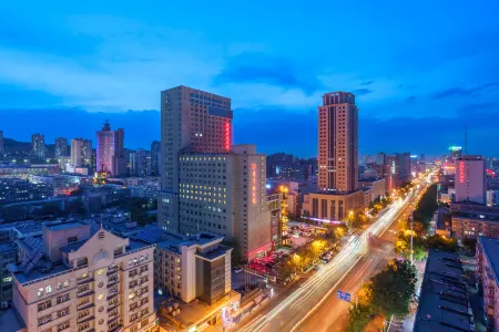 Bosten Hotel (Urumqi Dehui Wanda Plaza) Отели рядом с достопримечательностью «Xinjiang University Gymnasium»