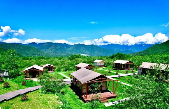 孟獲城向野而眠帳篷營地