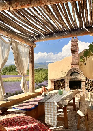 Huocheng Jianshu B&B (Jieyou Princess Lavender Farm) Отели рядом с достопримечательностью «Xinyi Self-Drive Campground (Sayram Lake Branch)»