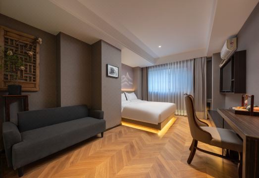 칭진 코트야드 호텔의 정원 모습