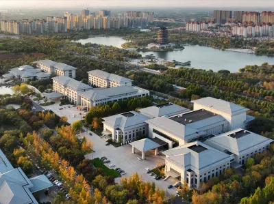 Qisheng Internation Hotel Отели рядом с достопримечательностью «Маленький город Иву»
