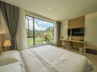 Flower Peace Hotels near Mt.Wuling Great Rift Valley