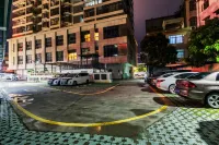 GELI Hotel (Hepu Meirenyu Square) - parking