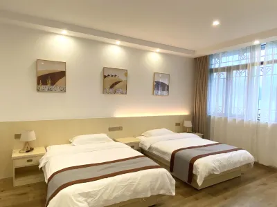 Gongcheng Yaosu Hotel (High Speed Railway Station Branch) Hotels near Gongcheng Railway Station