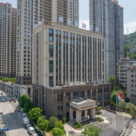 Jifen International Hotel (Qingtian High-speed Railway Station)