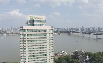 Holiday Inn Wuhan Riverisde - Housity