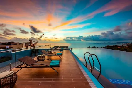 Night Sea Hotel Отели рядом с достопримечательностью «Chinh Toa Dalat»