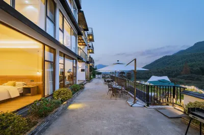 深棲玖居 雲上草原國際山地旅遊度假區附近的飯店