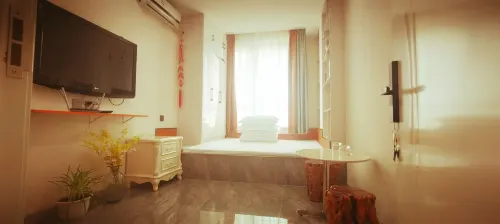 Lingyuan Longting Hotel