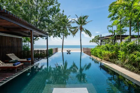 InterContinental Hua Hin Resort Отели рядом с достопримечательностью «Hua Hin Clock Tower»