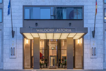 Waldorf Astoria Berlin Отели рядом с достопримечательностью «Свободный университет Берлина»
