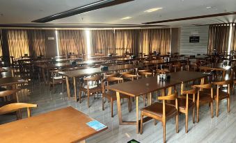 Jingjiang Qingshuang Water World Hotel