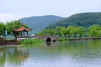 Haiyan Shanwaiju Chinese Inn (Nanbei Lake)