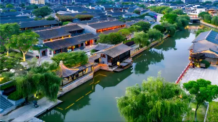 Slow Village Taizhou Homestay (Taizhou Daohe Ancient Street) Отели рядом с достопримечательностью «Taizhou University»
