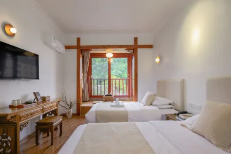 Riverview Hotel Отели рядом с достопримечательностью «Totem Ancient Trail»