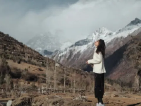 Siguniang Mountain Yangwangxingkong Snow Mountain Hotel[The best spot to view snow-capped mountains] โรงแรมในเซี่ยวจิน