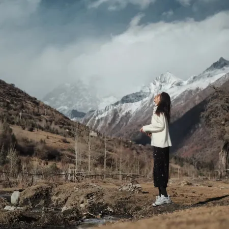 Siguniang Mountain Yangwangxingkong Snow Mountain Hotel[The best spot to view snow-capped mountains]