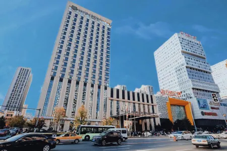 Wanda Realm Dandong Отели рядом с достопримечательностью «Yalu River Broken Bridge»