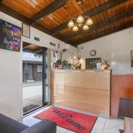 Grange Motel Отели рядом с достопримечательностью «Корнвол Парк»