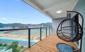 YOLO Repulse Bay Yacht Hotel