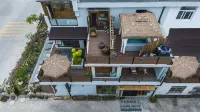 Fengyi Pavilion Homestay in Jiuhua Mountain.