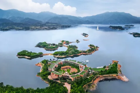 Karen·Qiandao Lake Hotel (Yacht Sailing Island Manor)
