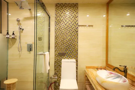 Vienna Classic Hotel (Qingdao Railway Station Taidong Pedestrian Street) Отели рядом с достопримечательностью «Qingdao International University»