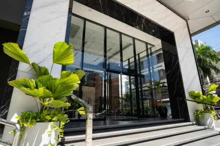 Amber Hotel-Cebu Отели рядом с достопримечательностью «Naukban Blue Lagoon»