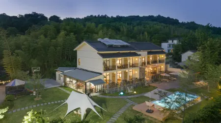 Bamboo Forest Recluse Banshan Xiaozhu Parent-child Holiday Meisu (Tianmu Lake Shanshuiyuan Branch) Отели рядом с достопримечательностью «Pingqiao Stone Dam»