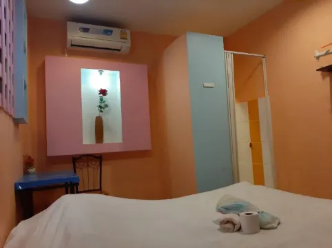 ห้องดีลักซ์ เตียงใหญ่ 1 เตียง