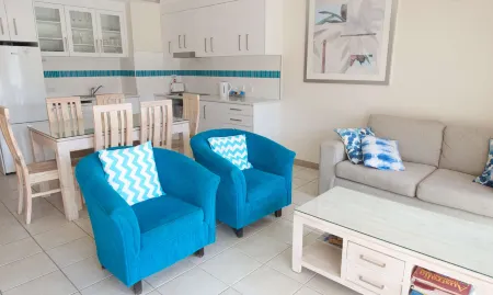 Nelson Bay Breeze holiday Apartments Отели рядом с достопримечательностью «Dutchmans Beach Reserve»