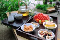 Night Mooring Qinhuai · Taifu Tower Hotel (Nanjing Confucius Temple Old Gate East Branch) Hotels near Nanjingtiyu College