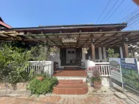 Luang Prabang - Villa Ouis Namkhan Riverside 2 Hotels in Pak Ou