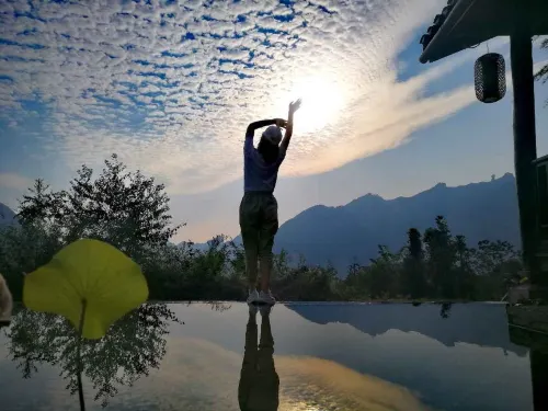 Zhangjiajie Ldyllic Pondside Timber Lodge Near Hotel Photos