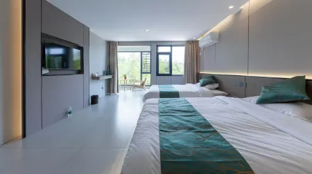 Longhushan Moker Hotel