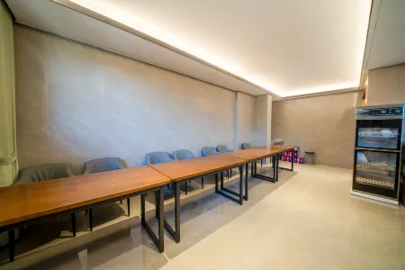 Nanchong Longcheng Hotel Отели рядом с достопримечательностью «Nanchong Professional Technic College»