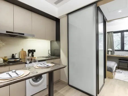 CJIA Premium Apartment (Shanghai Linkong Huiju Songhong Road Subway Station) Отели рядом с достопримечательностью «Xinjing Park»