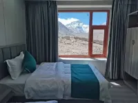 Rongbu Hotel Hotels near Mount Qomolangma
