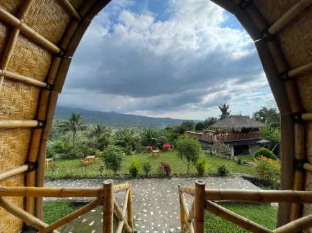Villa Bambu Rinjani & Restaurant Отели рядом с достопримечательностью «Водопады Сенданг-Гил и Тиу-Келеп»