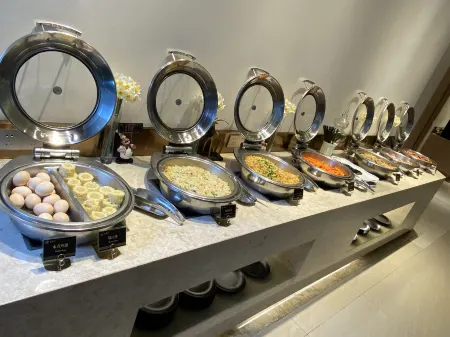 Vienna International Hotel Guangzhou railway station Sanyuanli subway station Отели рядом с достопримечательностью «Chentian Garden»