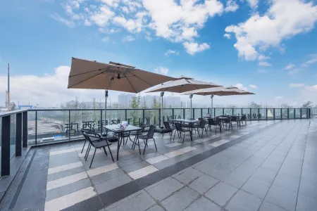 Cixi Sports Center Xinhefang Light Residence Hotel Отели рядом с достопримечательностью «College of Science and Technology, Ningbo University»