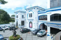 RedDoorz Plus @ Castle Chateau Iloilo 일로일로 호텔
