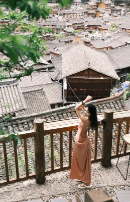 西江明宿楓香油畫藝術輕奢民宿 西江千戶苗寨-百年吊腳樓附近的飯店